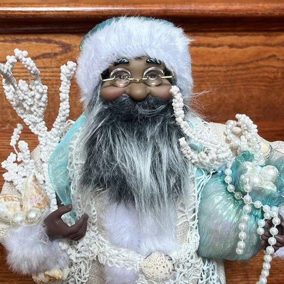 Windy Hill African American  Aquamarine Seashell Santa - Picture 2 of 10